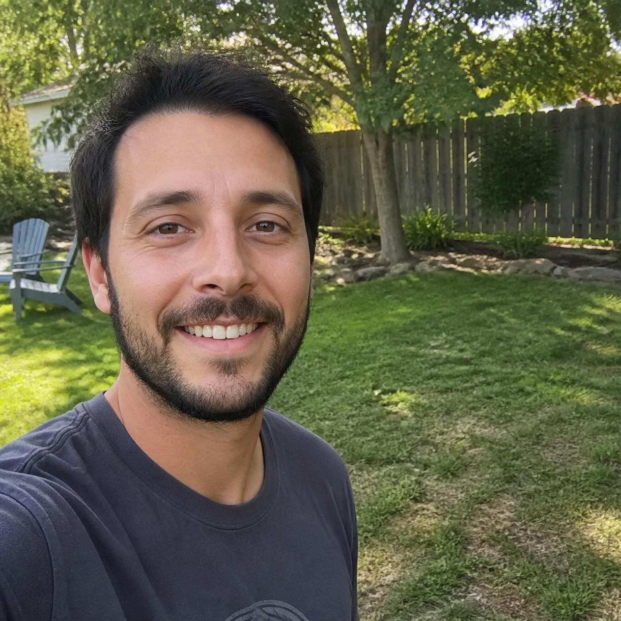 files/Casual_profile_picture_of_a_man_relaxed_and_friendly_natural_lighting_everyday_setting_authentic_social_media_style_photo.jpg